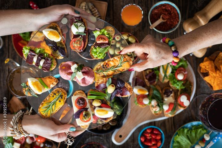 COCKTAILS & TAPAS EVENINGS